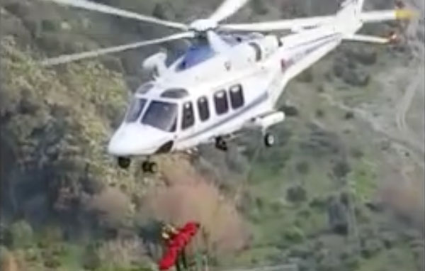 Anziano cade in un dirupo nel reggino, salvato