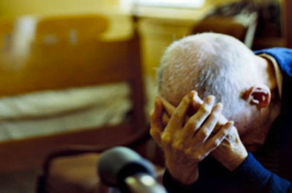 Si faceva consegnare soldi da un anziano, denunciata 56enne calabrese ad Ascoli