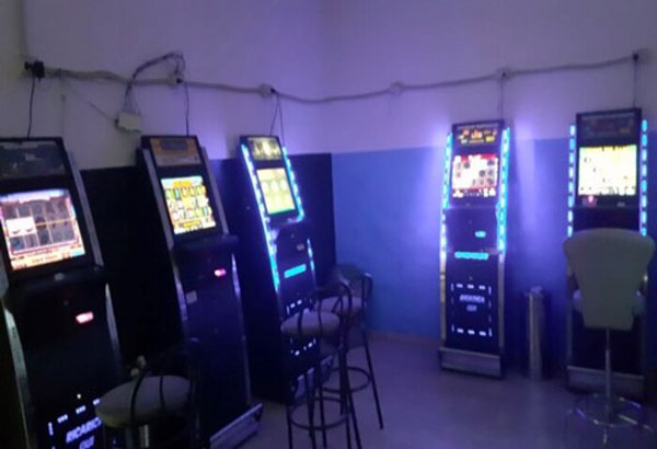 Giochi illegali, sequestrati cinque apparecchi in un bar a Isola Capo Rizzuto