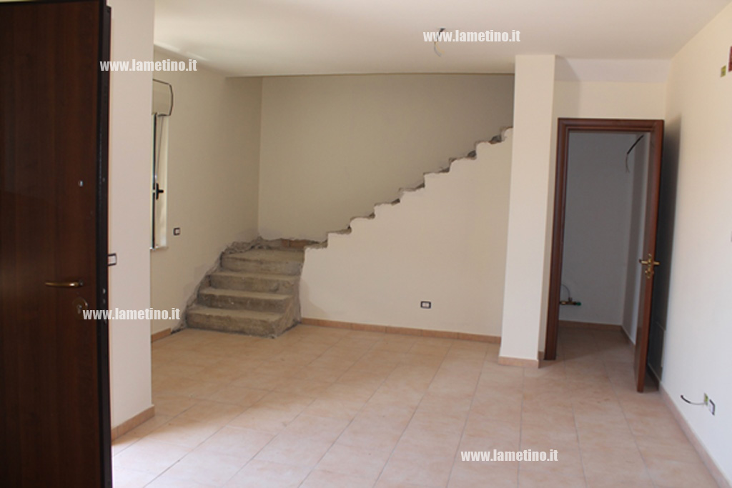 appartementi-occupati-rom-Carra-interno-1.jpg