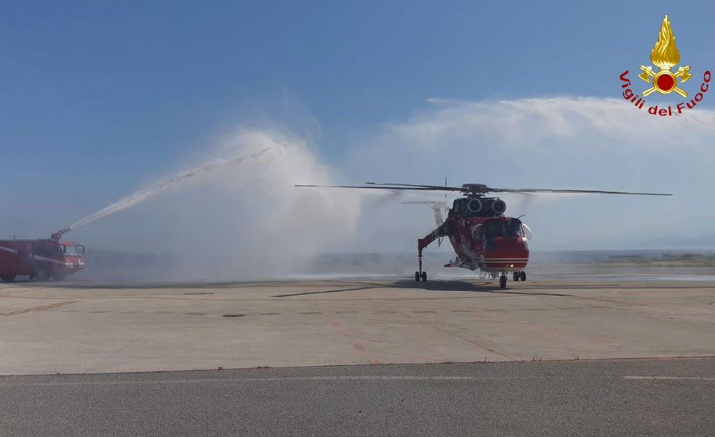 Aquila Rossa atterra a Reggio, ultimo arrivato nella flotta aerea del Corpo Nazionale Vigili Fuoco