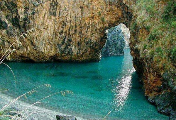 Una vacanza gratis per chi ha sconfitto il Covid-19, l'iniziativa di un imprenditore calabrese