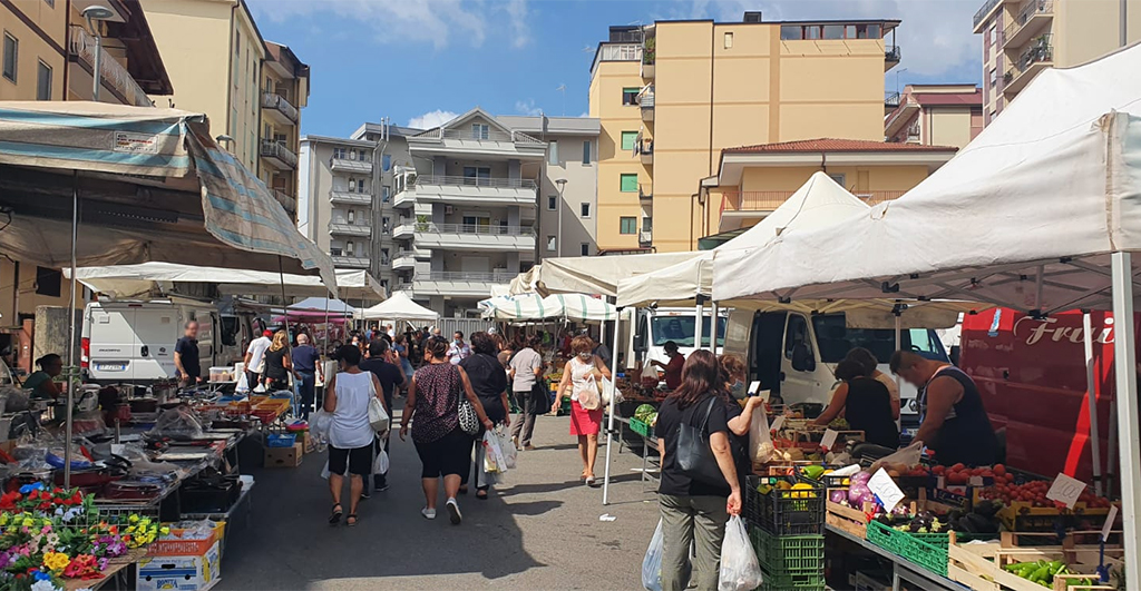 Lamezia, Piccioni: "Area mercatale alle spalle di Viale I Maggio in sovraffollamento"