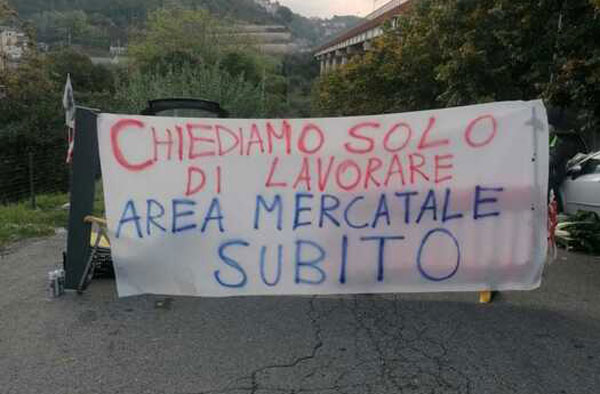 area-mercatale-protesta-cosenza_256c3.jpg