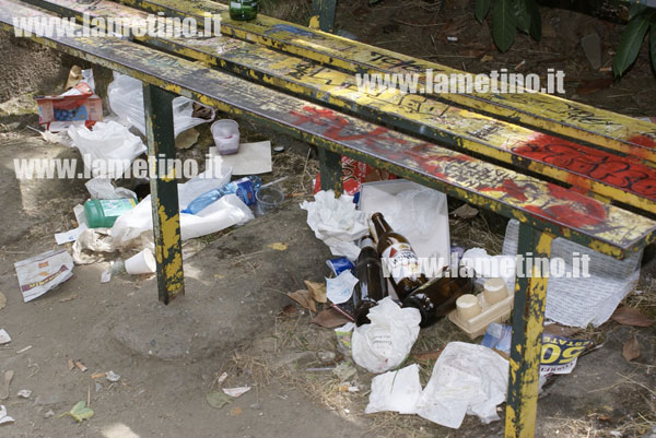 Lamezia: Area verde in via Colelli, rifiuti e inciviltà