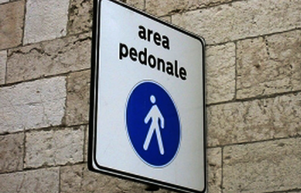 Aree urbane, in Calabria aumentano isole pedonali e zone a traffico limitato