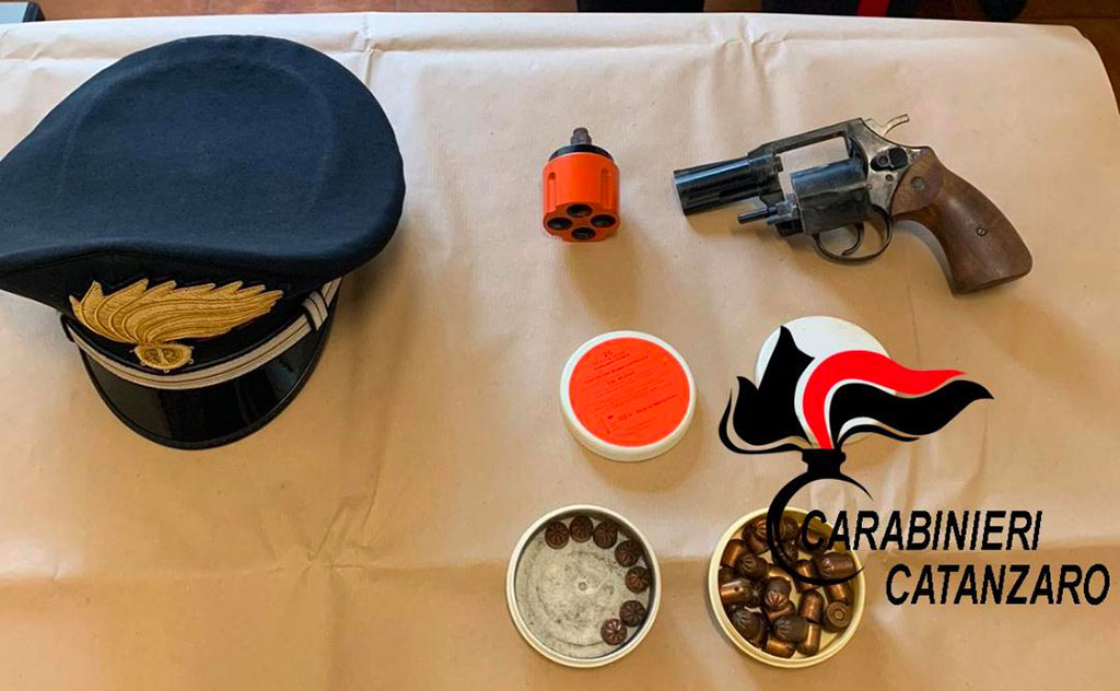 Trovato in casa con arma clandestina, arrestato 60enne a Settingiano 