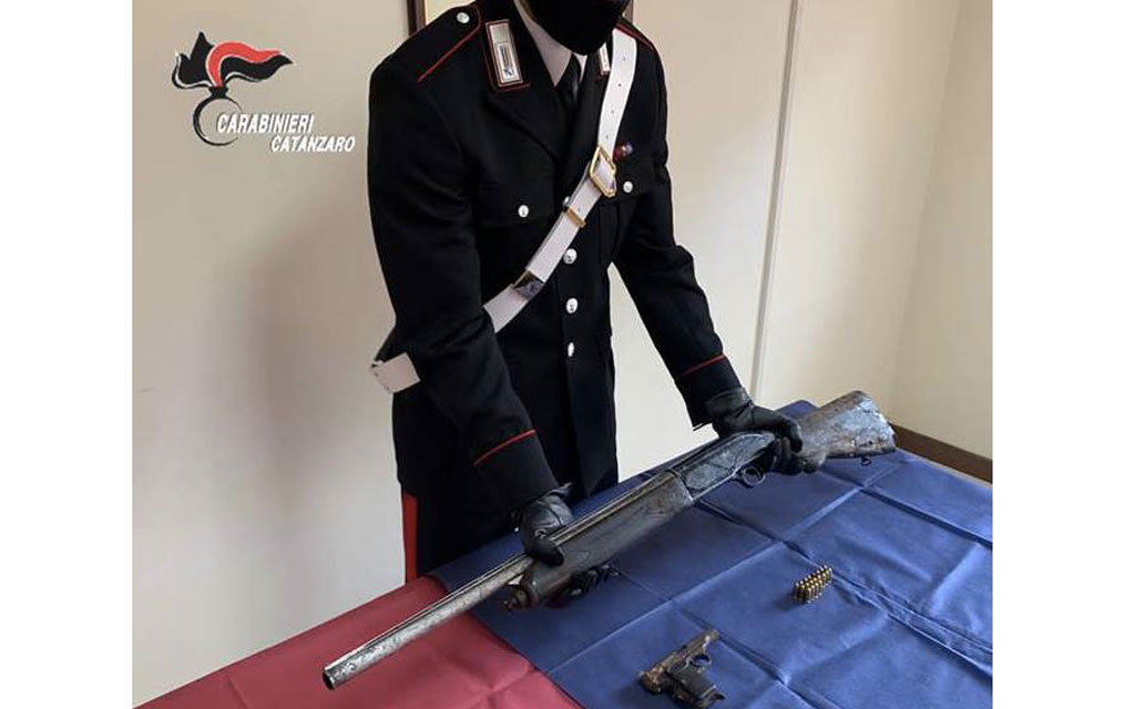 Arrestato 73enne a Curinga per detenzione abusiva di armi