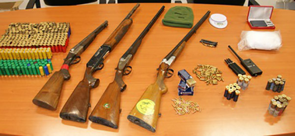 Nascondeva armi e droga in un podere, arrestato 40enne nel Vibonese