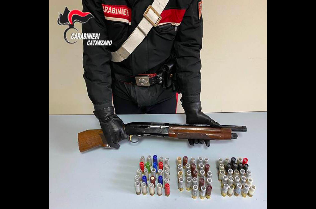 Detenzione di arma clandestina e munizioni: arrestato un 45enne di Maida