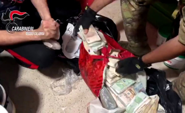 Operazione ‘Antenora’, informò boss: arrestato a Rosarno ex poliziotto - Video