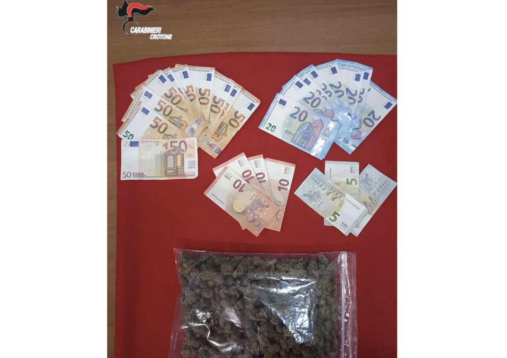 In auto con droga e 800 euro, due arresti nel Crotonese