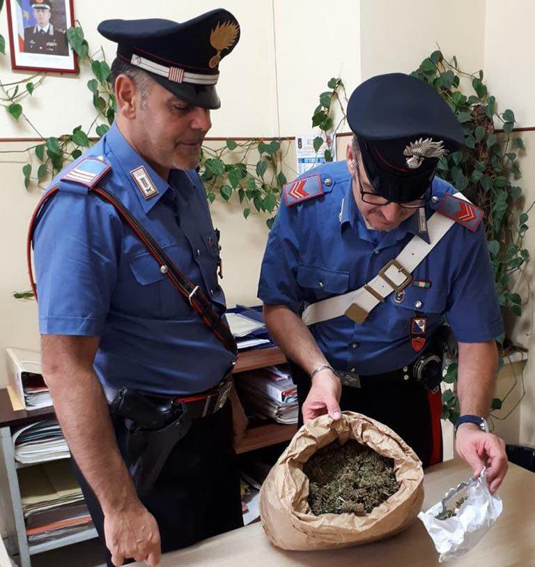 Trovato con un 1,5 Kg di marijuana, posto ai domiciliari 28enne nel reggino 