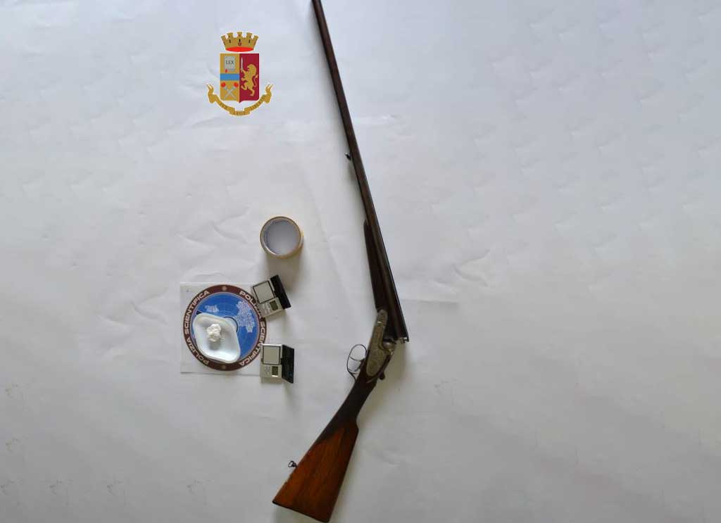 Lamezia: nascondeva arma e droga in appartamenti, arrestato 56enne