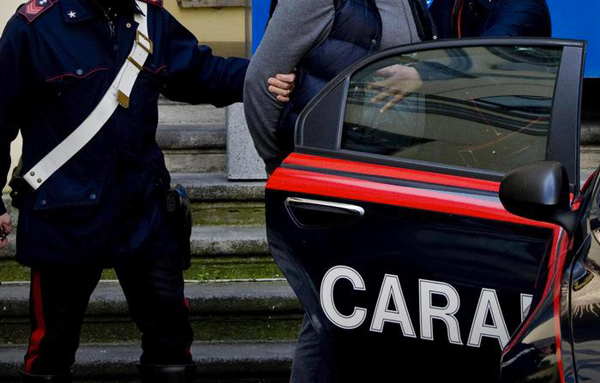 Rientra dalla Svizzera per Natale, ricercato di origini calabresi arrestato nel Novarese 
