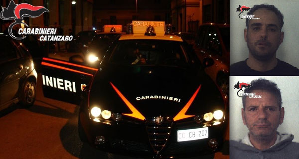 Sfondano porta di casa e tentano di rapire donna, arrestati due uomini a Catanzaro