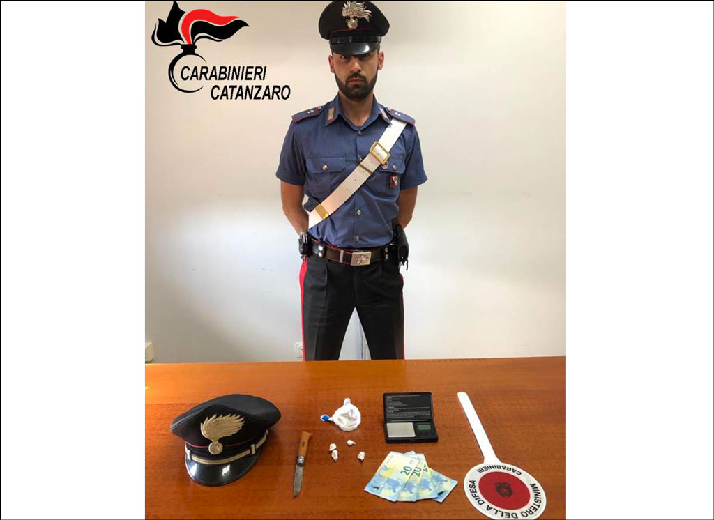 Trovato in possesso di cocaina tenta di ingerirla, arrestato 41enne a Carlopoli