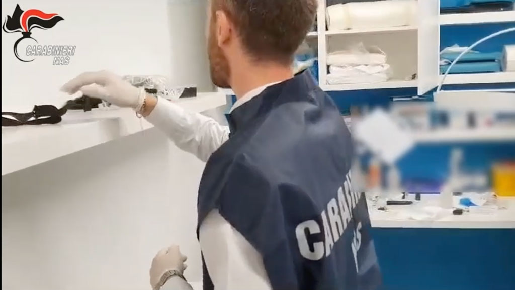 Esercitava attività di medico chirurgo abusivamente, arrestato 56enne a Reggio