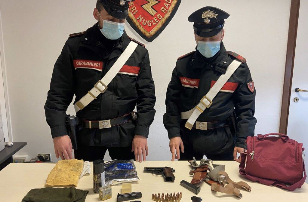 In auto con arma clandestina, arrestato 30enne a Cirò Marina