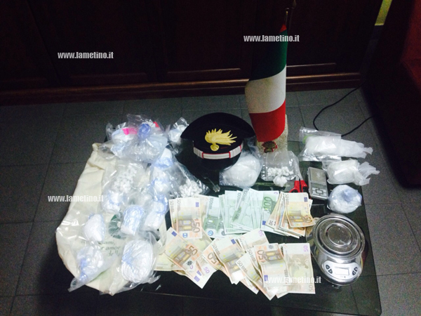 Calabria: spacciava ai domiciliari, arrestato con 2,1 kg di cocaina 