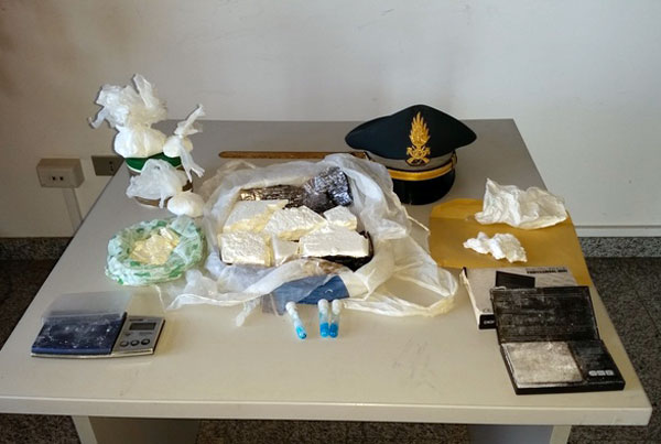 Nascondeva in casa oltre un chilo di cocaina, un arresto a Crotone