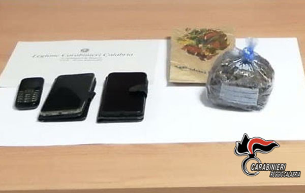 Nascondeva marijuana in busta del pane, arrestato 63enne a Bianco