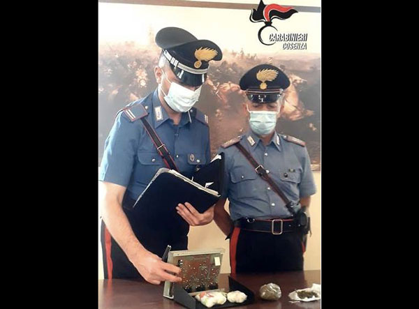 Detenzione ai fini di spaccio, arrestato 40enne a Cosenza