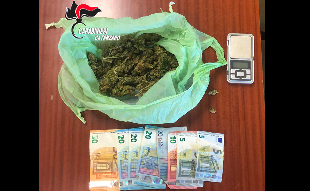 Trovato in possesso di marijuana, arrestato 48enne nel catanzarese