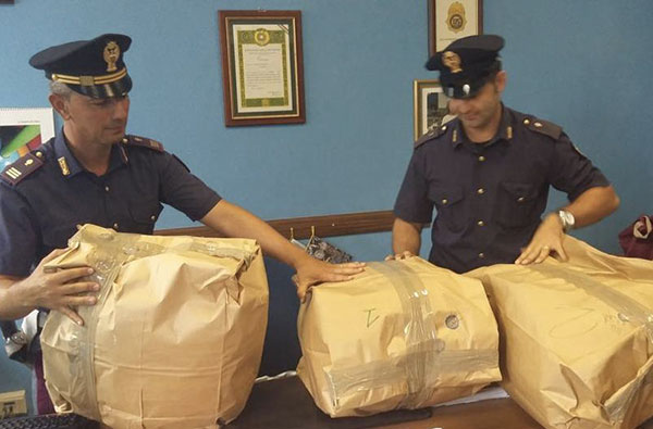 Aveva a bordo 32 kg marijuana, fermato 44enne lametino a Torino