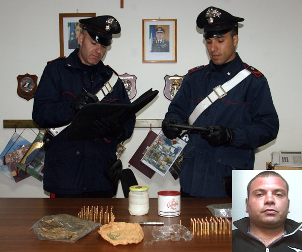 Calabria: Nascondeva in casa armi e droga, arrestato nel vibonese