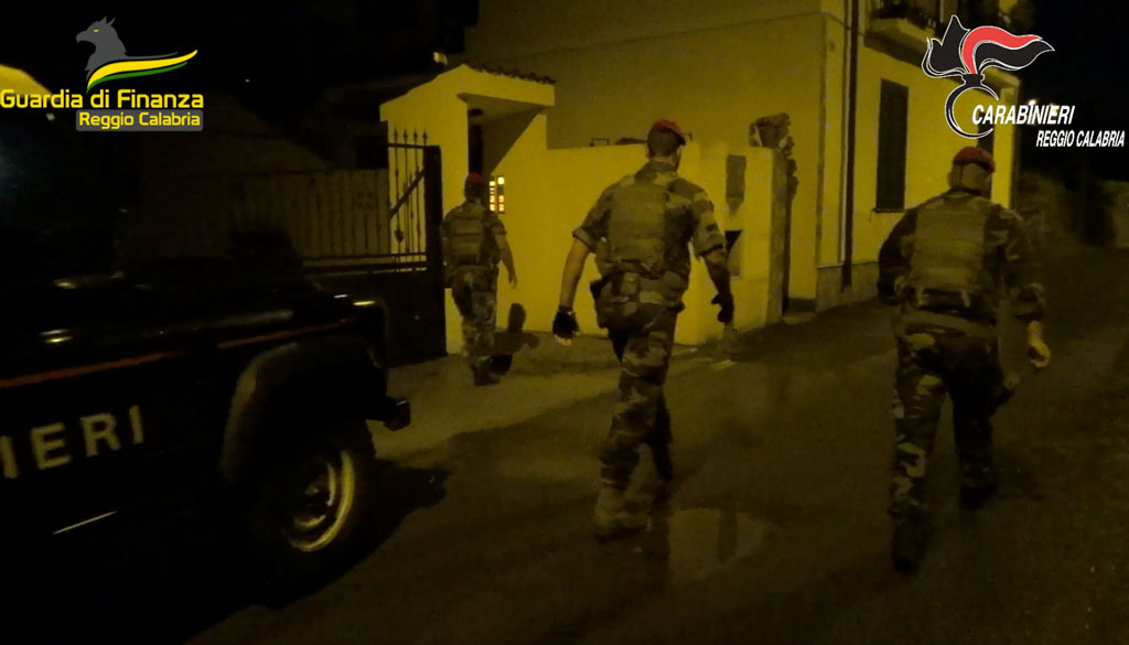 Doveva essere arrestato ma si nascondeva in bunker a Platì, rintracciato da Guardia di Finanza e Carabinieri - VIDEO