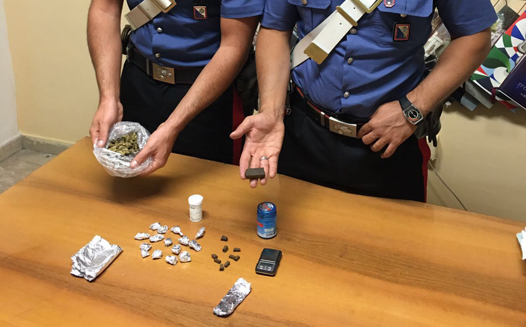 Nascondeva hashish e marijuana in garage, arrestato 33enne a Crotone