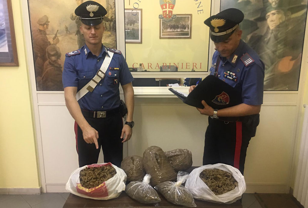 Sorprese con marijuana tra la biancheria, arrestate 3 donne siciliane a Corigliano