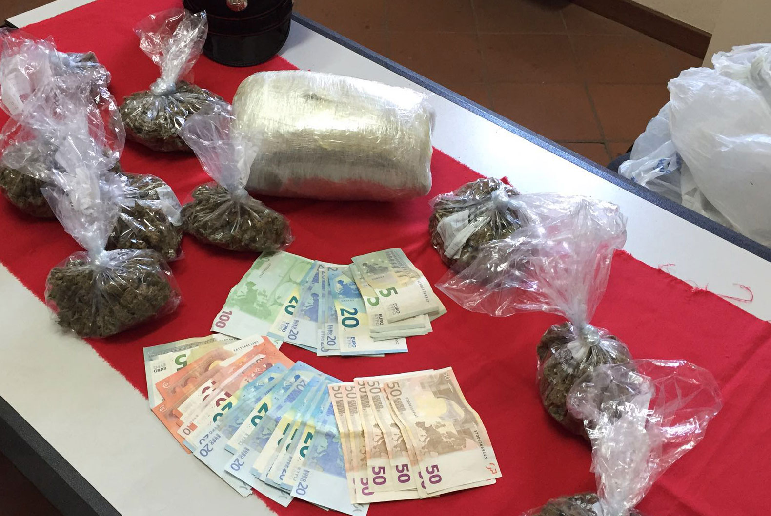 Sorpreso con 2 kg marjiuana, arrestato 44enne nel cosentino