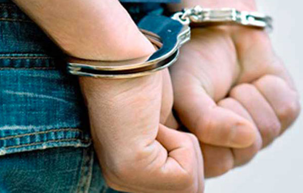 Causa incidente in stato di ebrezza e scappa, arrestato 31enne a Cutro 