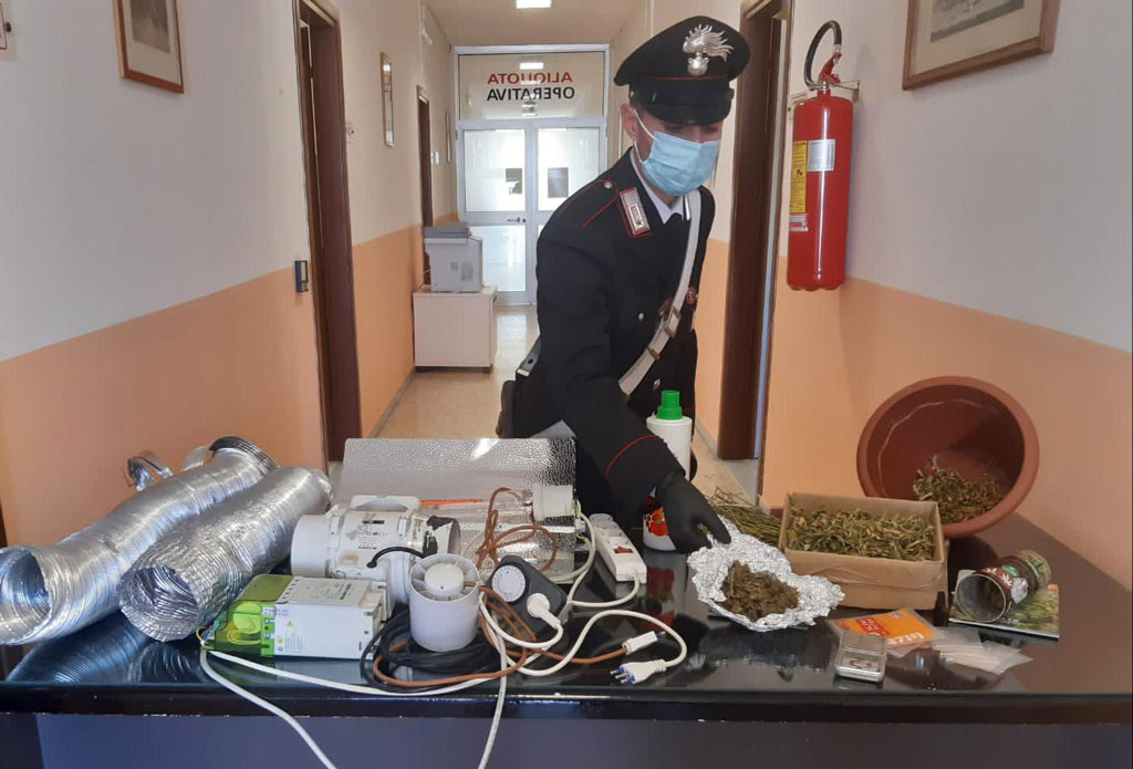 Detenzione di marijuana, ricettazione e furto energia elettrica: arrestato 23enne a Cirò Marina