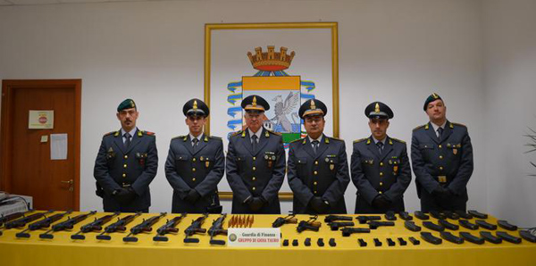 Calabria: Ritrovato arsenale a Rizziconi, per Dda probabile uso per attentato 