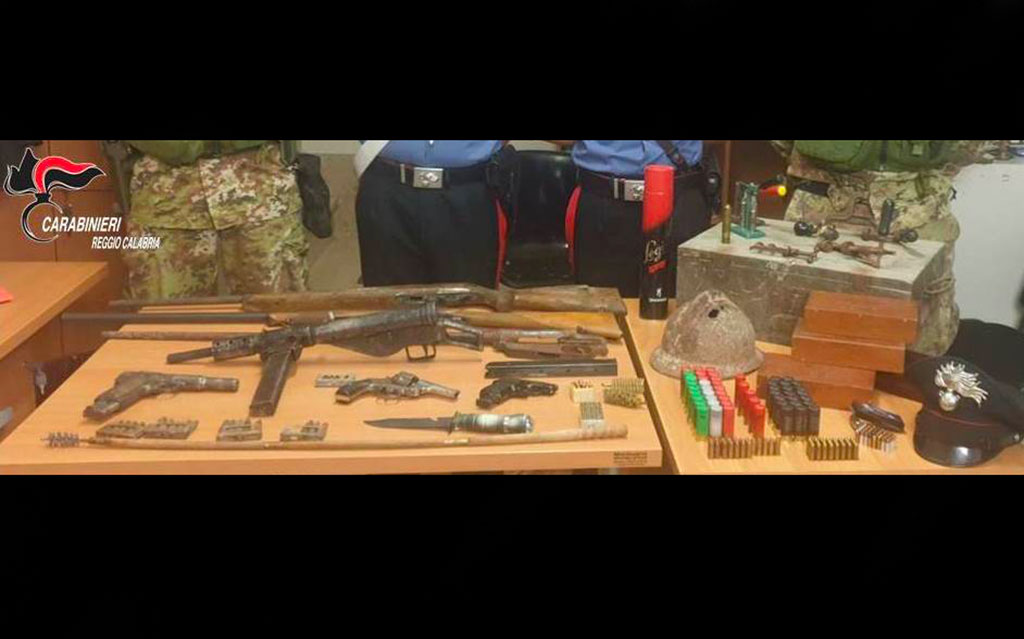 Trovato arsenale bellico a Santa Cristina d’Aspromonte, arrestati madre e figlio