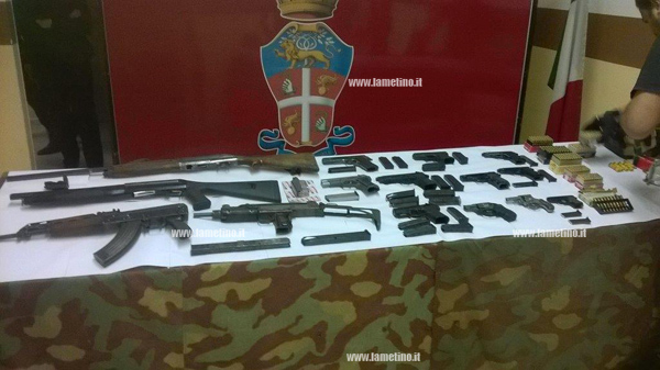 ‘Ndrangheta: Sequestrato arsenale a Cutro, arrestato 25enne