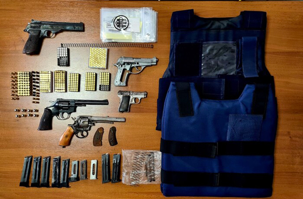 Trovato arsenale nel Cosentino, arrestata una 38enne
