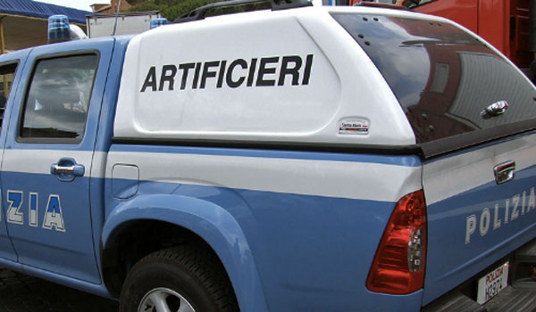 Lamezia, trasportava illegalmente materiale esplosivo: denunciato 19enne
