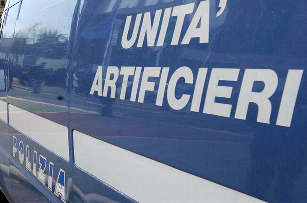Bomba trovata dalla polizia nel Reggino, fatta brillare