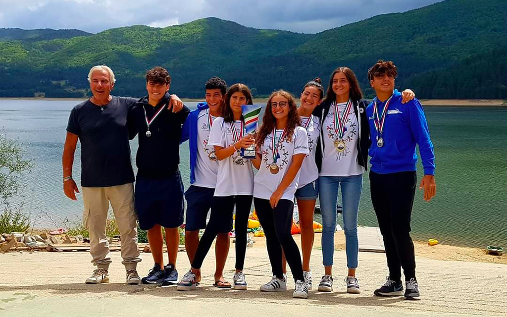 Primo posto per Arvalia Nuoto Lamezia alle gare nelle acque nel lago di Lorica 