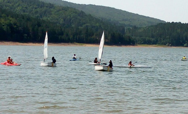 Torna la vela sul lago Arvo, in acqua imbarcazioni e canoe