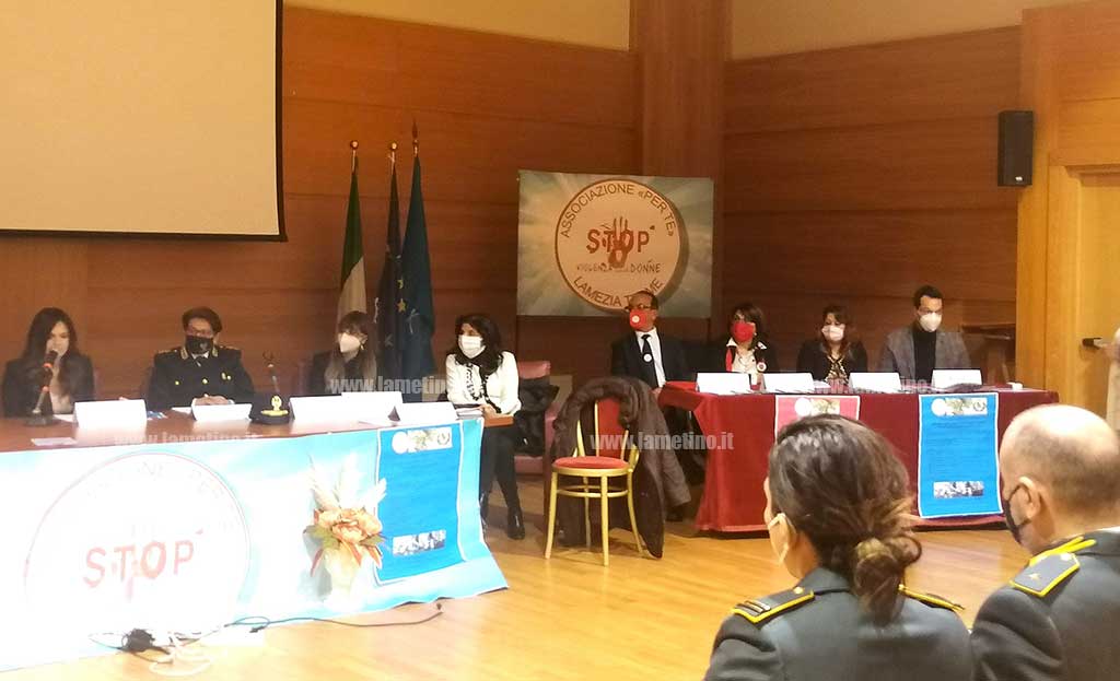 Lamezia, "Violenza su donne e minori: denunciare, intervenire e proteggere": incontro dell'associazione 'Per te' al Comune