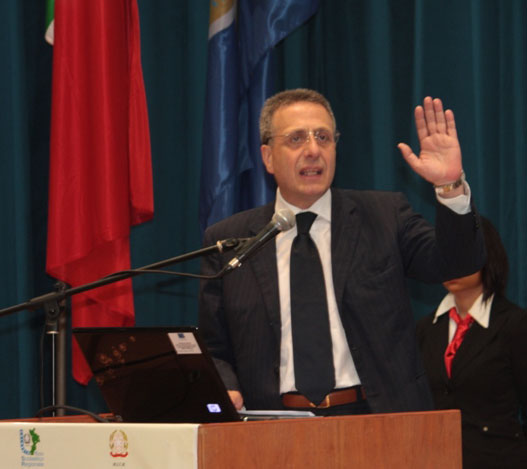 Calabria, Caligiuri presenta libro verde scuola: obiettivo è qualità