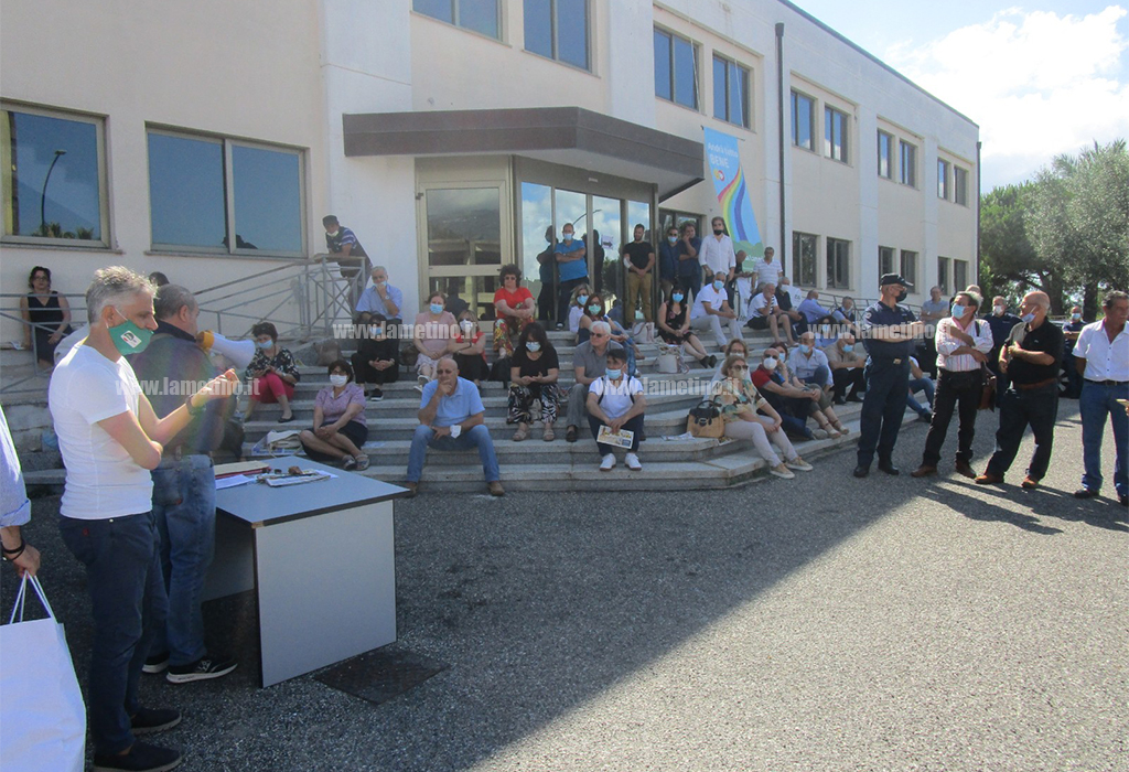 assemblea-dipendenti-sindacati-lamezia-20720204.jpg