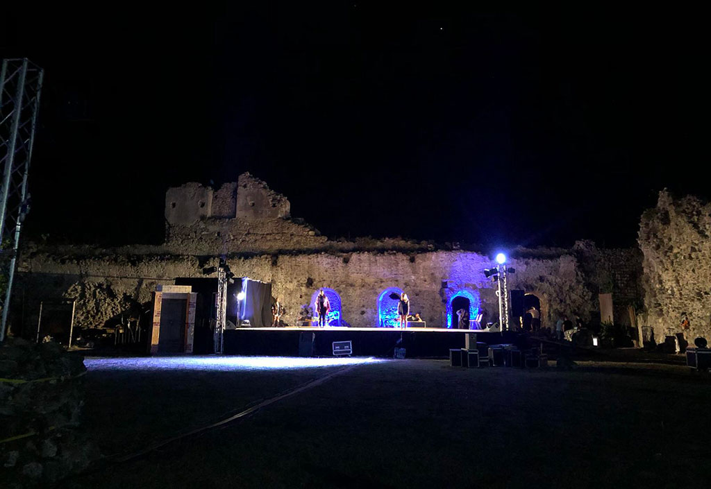 Lamezia, artisti associazione G.A.L.A in scena all’Abbazia Benedettina con “Renzo e Lucia”
