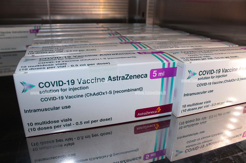 Vaccino anti-Covid, 36mila le dosi di Astrazeneca ferme in Calabria
