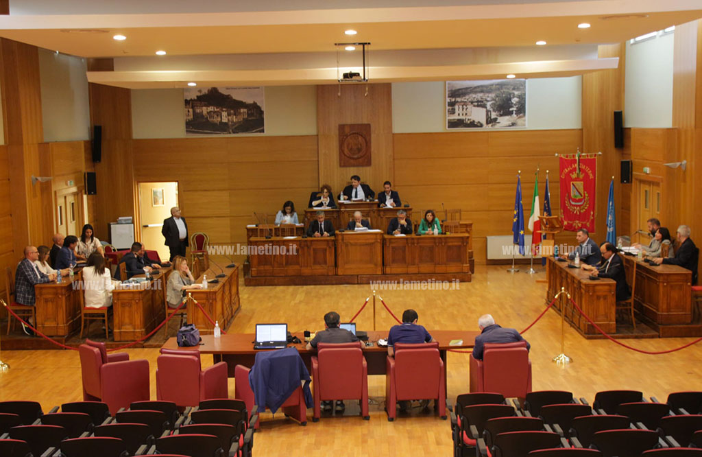 Lamezia: Consiglio approva nuova gestione su cupola geodetica, per bilancio si allungano i tempi